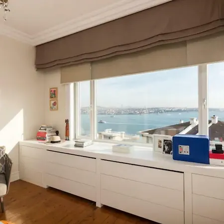 Apartment Designer Flat With Gorgeous Sea View In Central