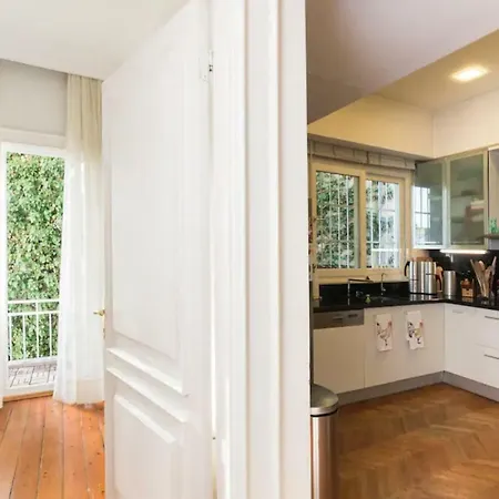 Designer Flat With Gorgeous Sea View In Central Apartment