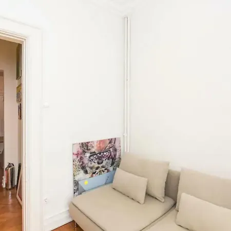 Designer Flat With Gorgeous Sea View In Central Istanbul