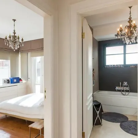 Designer Flat With Gorgeous Sea View In Central Istanbul