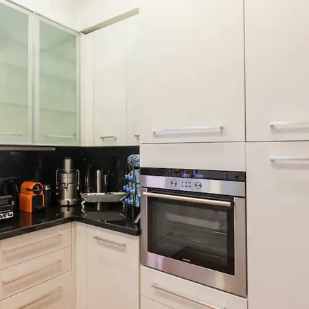 Designer Flat With Gorgeous Sea View In Central Apartment *